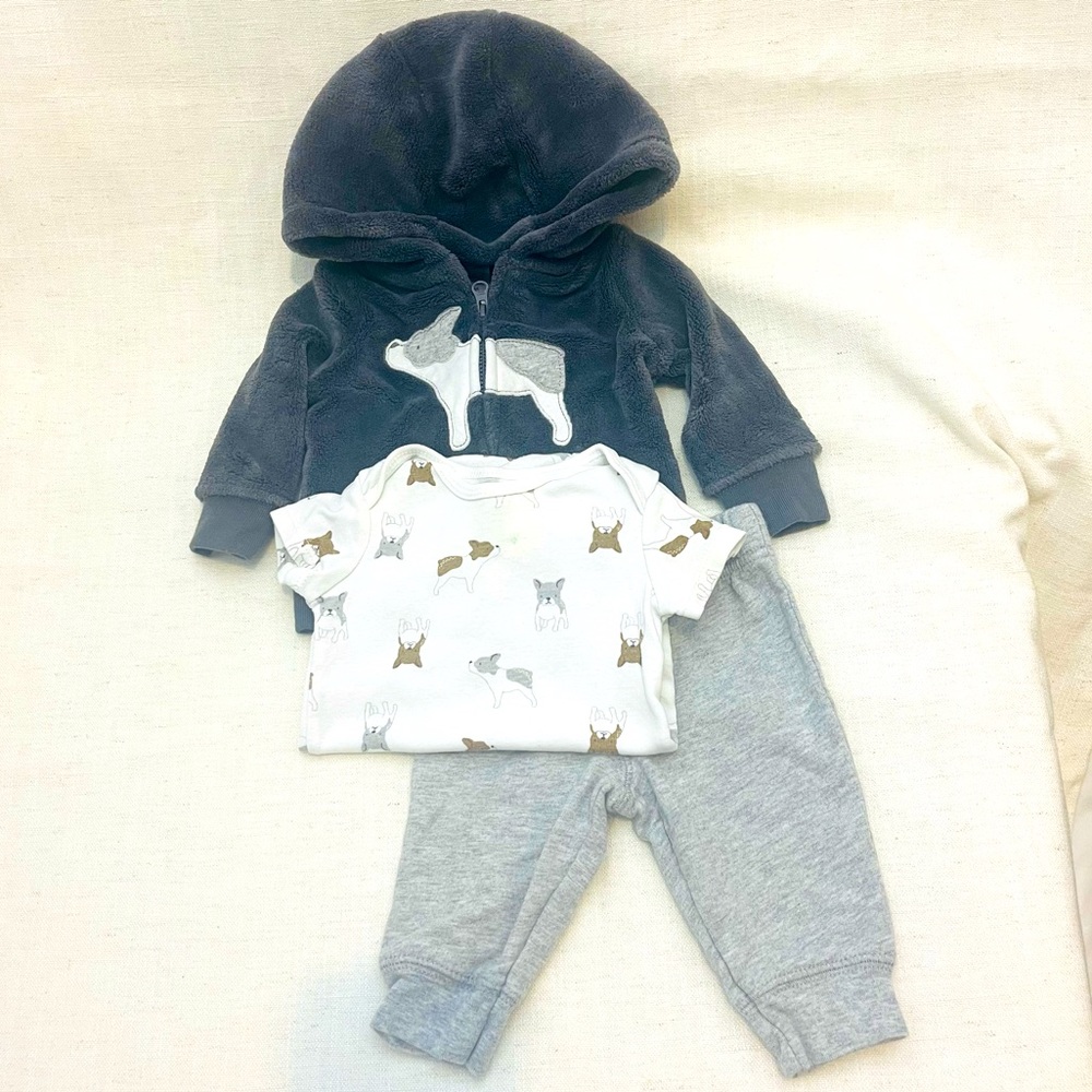 Carter’s set: onesie, pants and jacket SIZE 0-3M preloved 💕